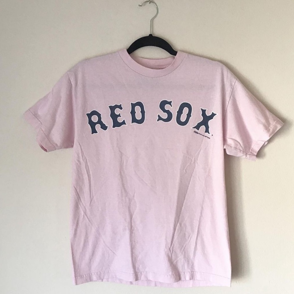 Light pink Red Sox baseball graphic tee!